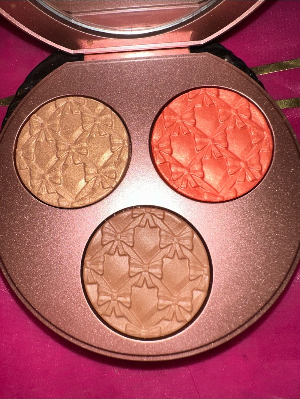 MAC Effervescence Extra Dimension Face Compact: Medium